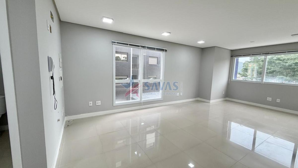 ESPAÇOSA SALA COMERCIAL COM GARAGEM - PRÉDIO ALTO PADRÃO